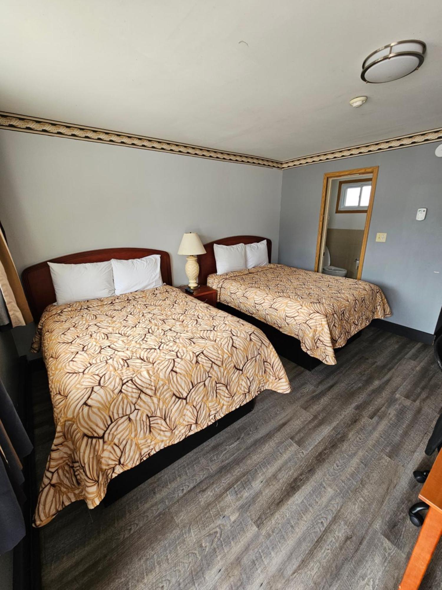 Forest Plaza Motel Mount Forest Extérieur photo