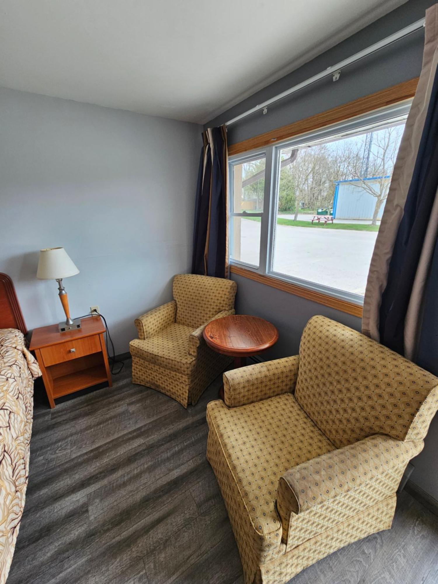 Forest Plaza Motel Mount Forest Extérieur photo