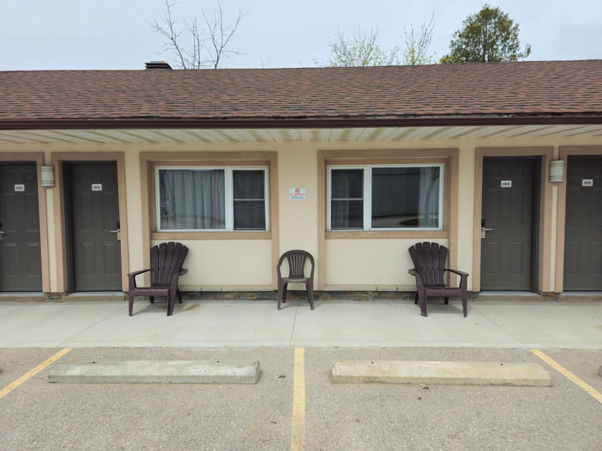 Forest Plaza Motel Mount Forest Extérieur photo