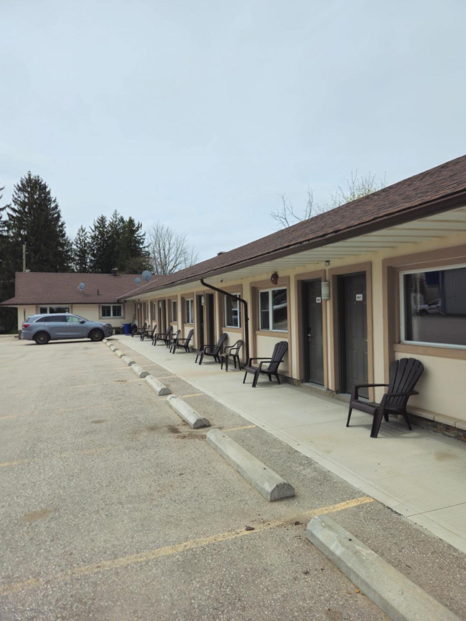 Forest Plaza Motel Mount Forest Extérieur photo