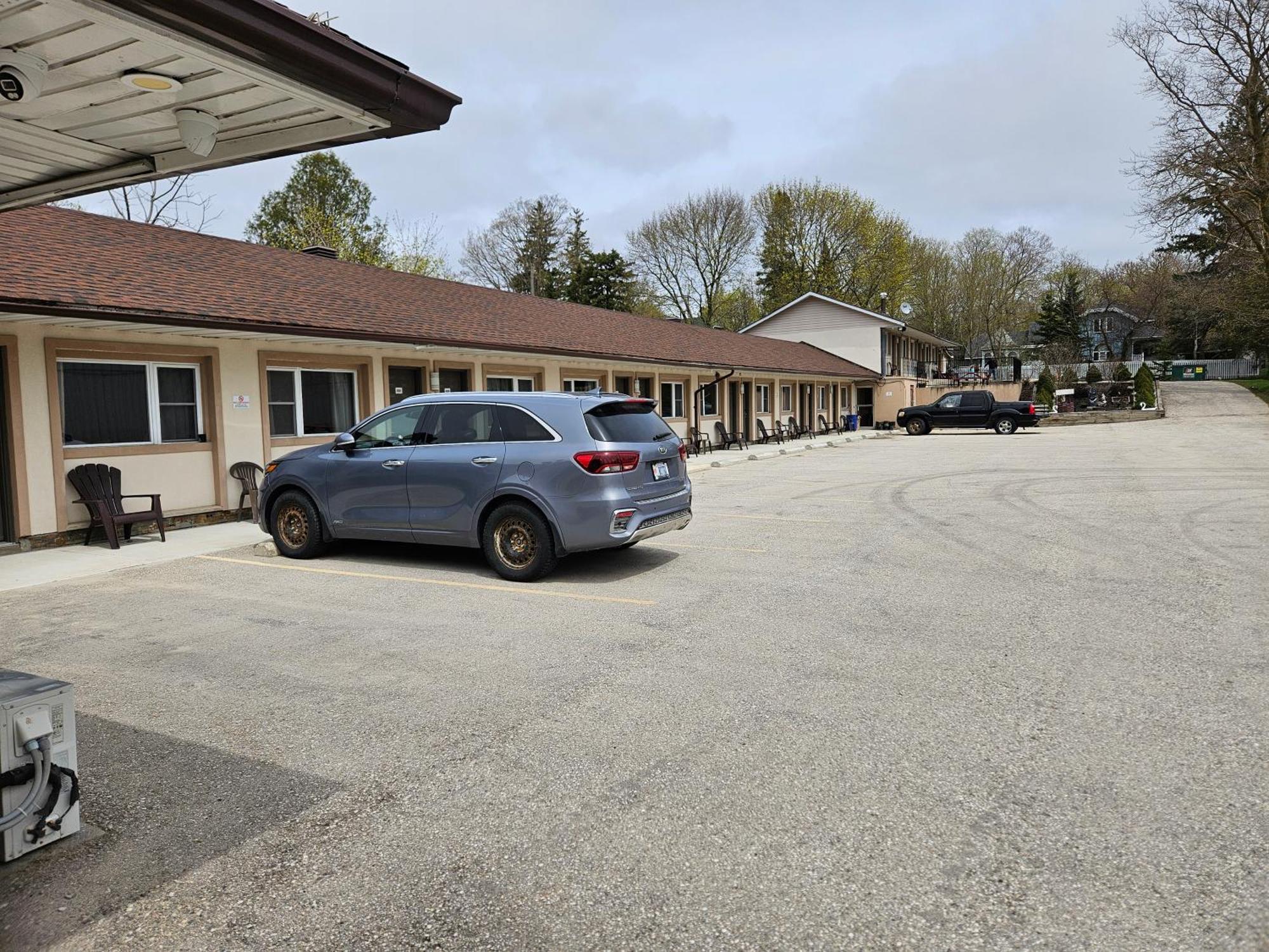 Forest Plaza Motel Mount Forest Extérieur photo