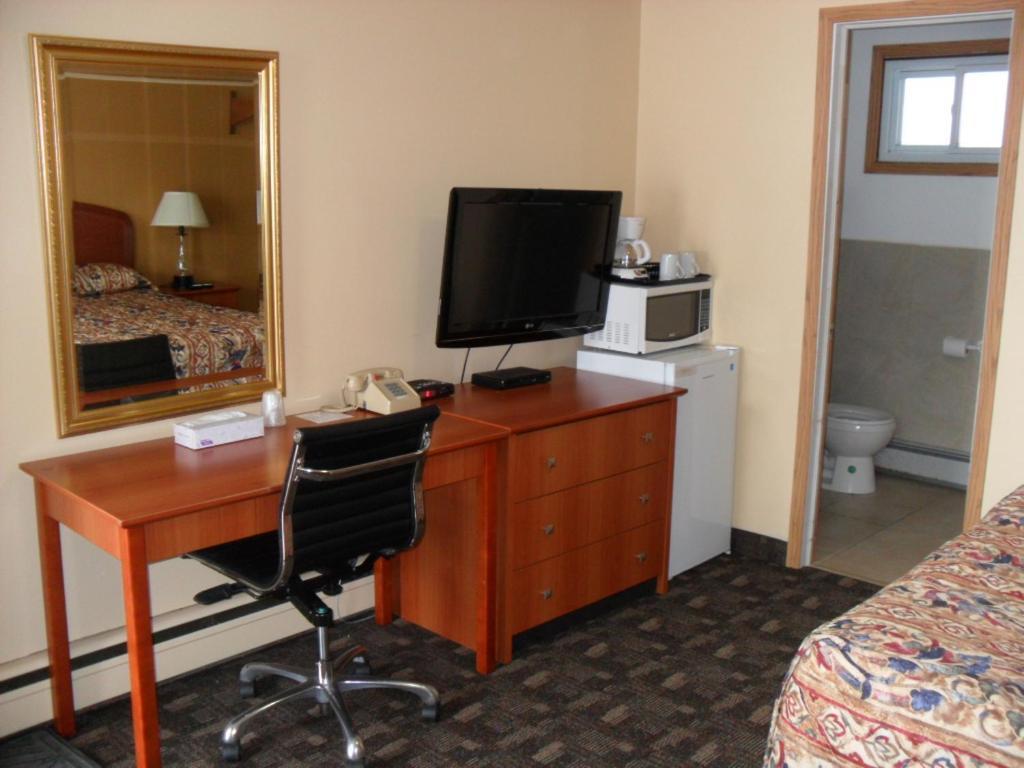 Forest Plaza Motel Mount Forest Extérieur photo