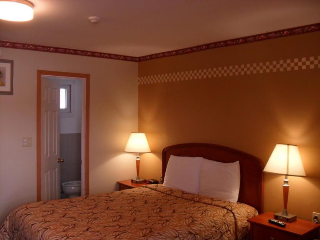 Forest Plaza Motel Mount Forest Extérieur photo